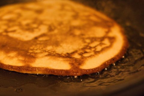Pfannkuchen in Pfanne